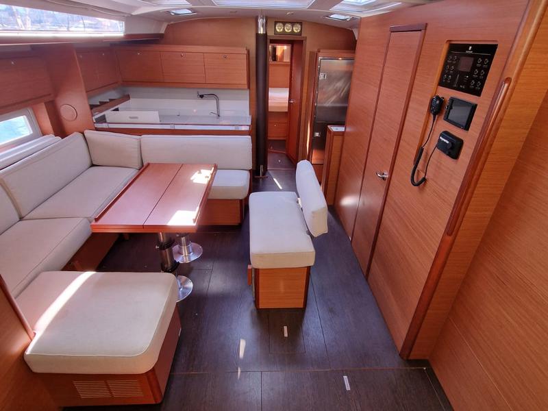 Book yachts online - sailboat - Dufour 530 Grand Large - Albus - rent
