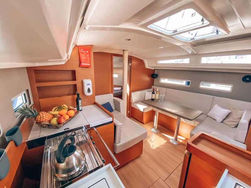 Book yachts online - sailboat - Sun Odyssey 410 - Aquaholic - rent