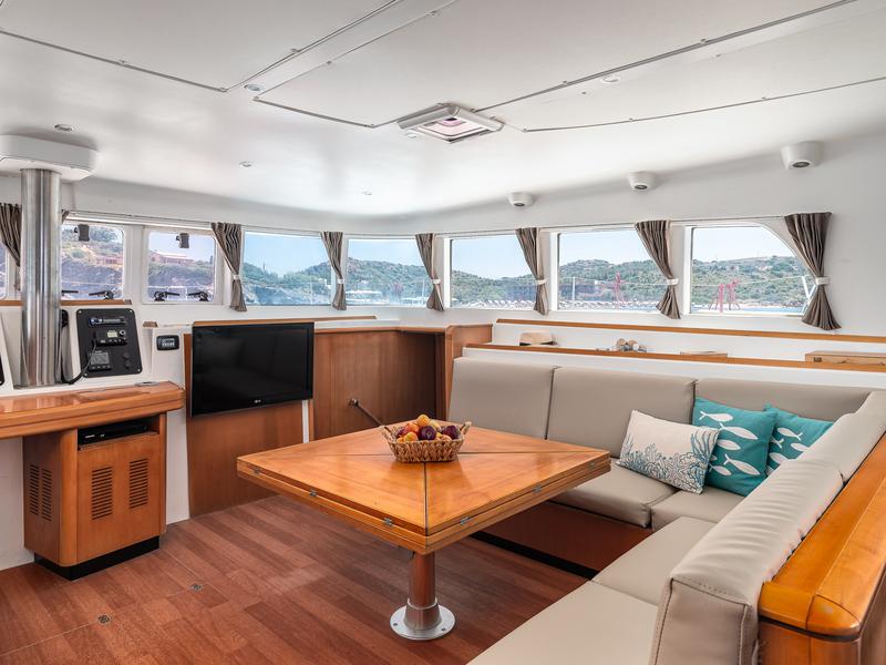 Book yachts online - catamaran - Lagoon 500 - Lepado 2006 skippered - rent