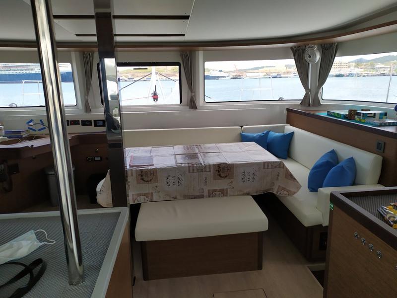 Book yachts online - catamaran - Lagoon 46 - Anafi - rent
