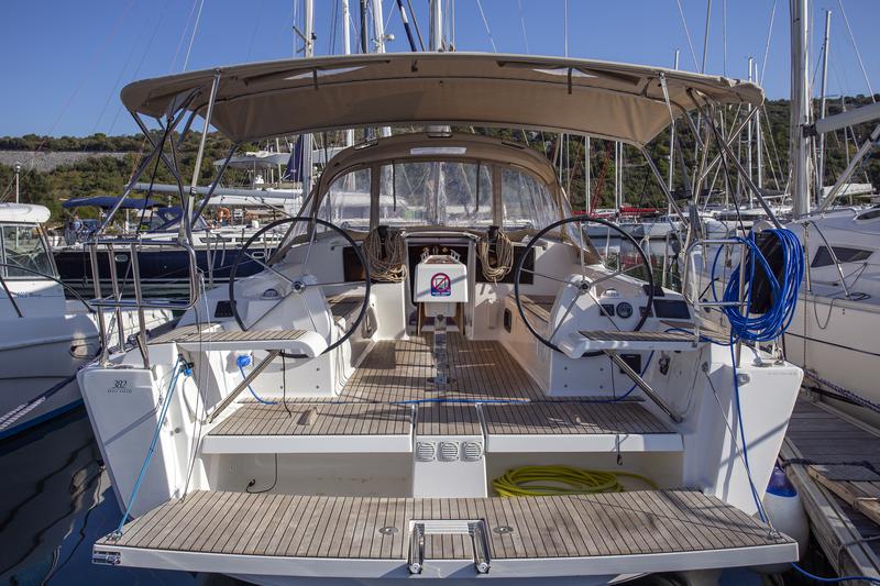 Book yachts online - sailboat - Dufour 382 GL - Niké - rent