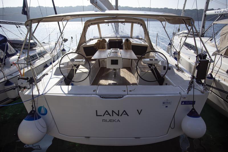 Book yachts online - sailboat - Dufour 430 Grand Large - Lana V - rent