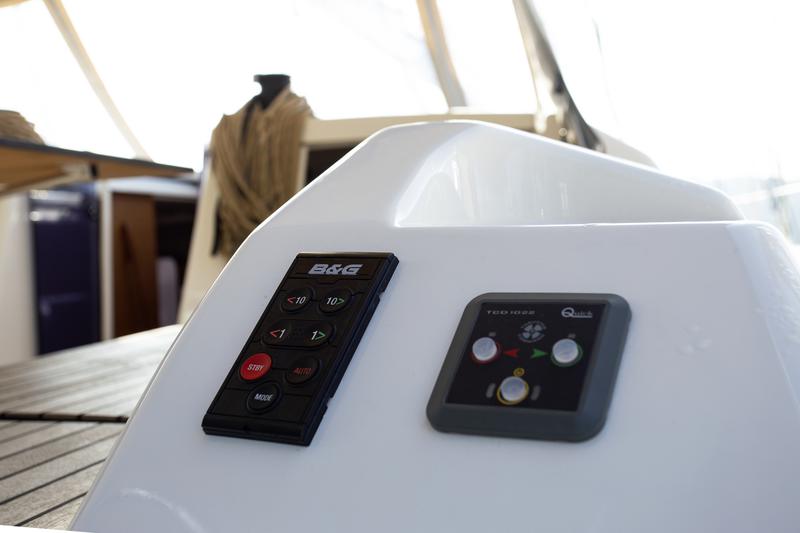 Book yachts online - sailboat - Dufour 430 Grand Large - Lana V - rent