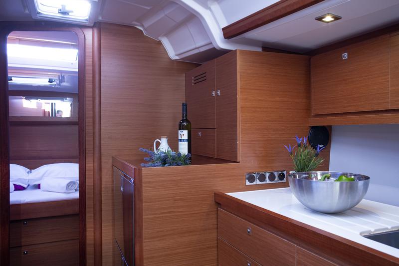 Book yachts online - sailboat - Dufour 430 Grand Large - Lana V - rent