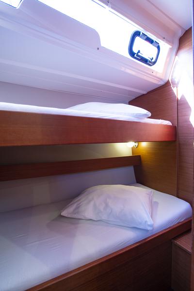 Book yachts online - sailboat - Dufour 430 Grand Large - Lana V - rent