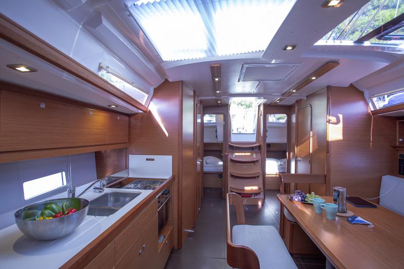 Book yachts online - sailboat - Dufour 430 Grand Large - Lana V - rent