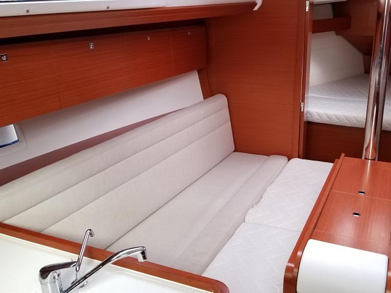 Book yachts online - sailboat - Dufour 350 GL - Friday - rent
