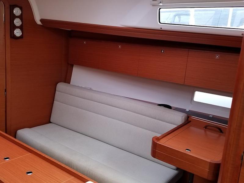Book yachts online - sailboat - Dufour 350 GL - Friday - rent
