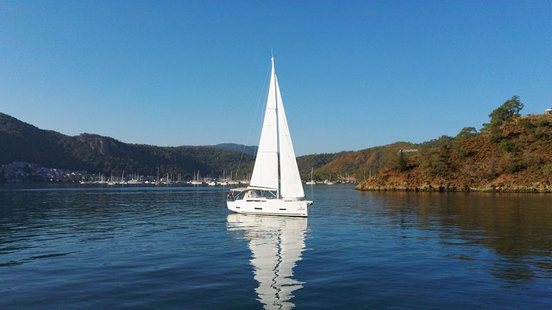 Book yachts online - sailboat - Dufour 390 - La Luz - rent