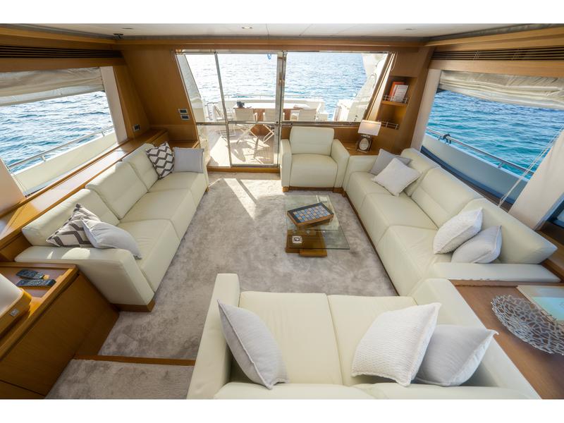 Book yachts online - motorboat - Ferretti 780 - Nineteen - rent
