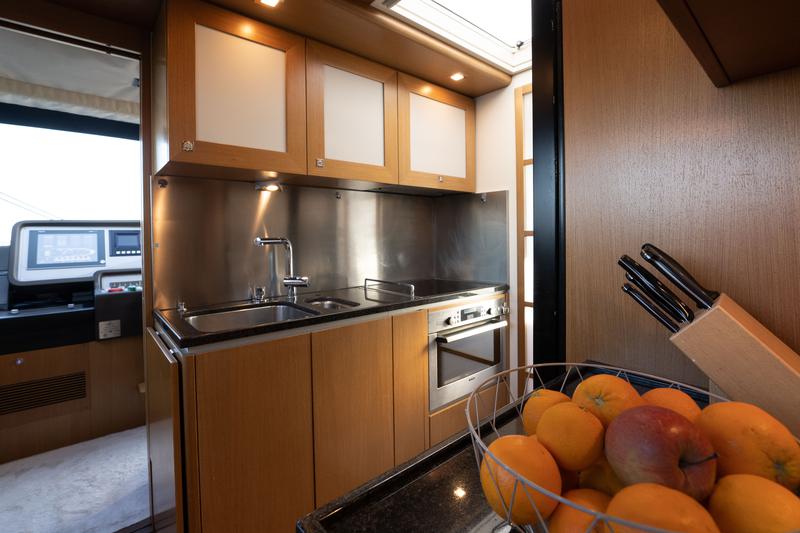 Book yachts online - motorboat - Ferretti 780 - Nineteen - rent