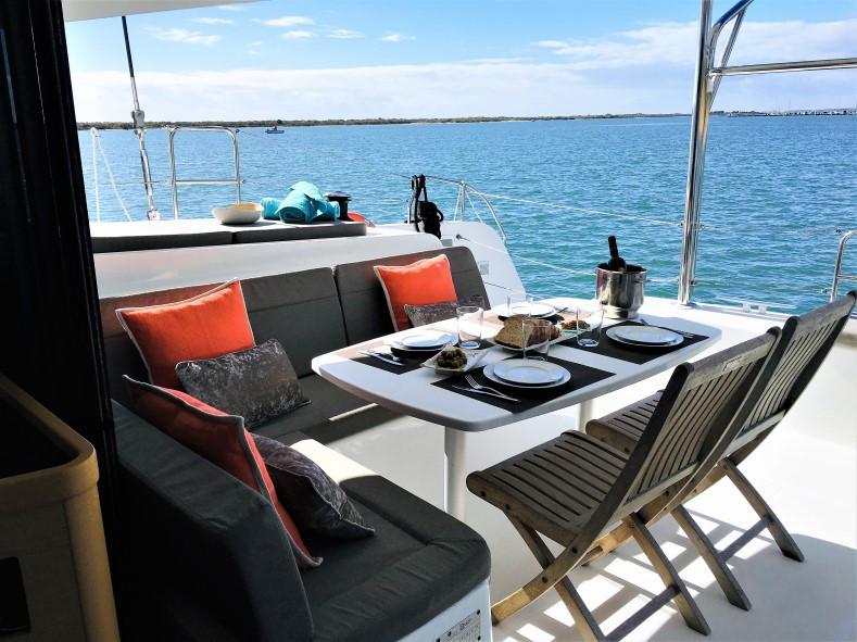 Book yachts online - catamaran - Lagoon 42 - Aero - rent