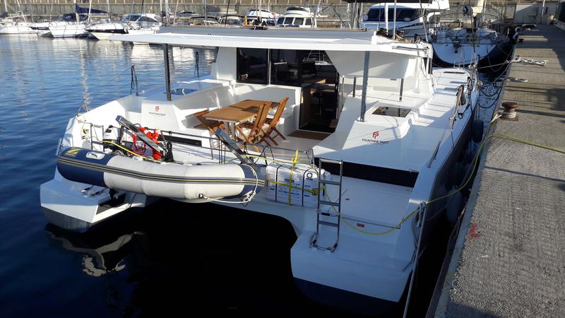 Book yachts online - catamaran - Lucia 40 - Ginesta - rent