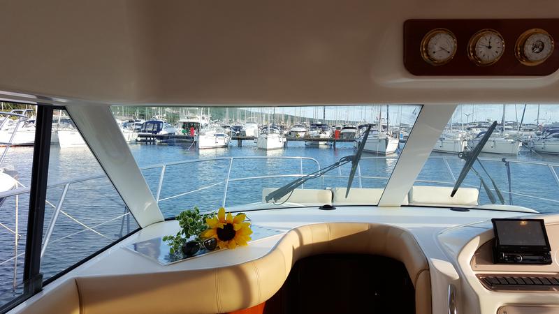 Book yachts online - motorboat - Prestige 36 Fly - Fortuna - rent