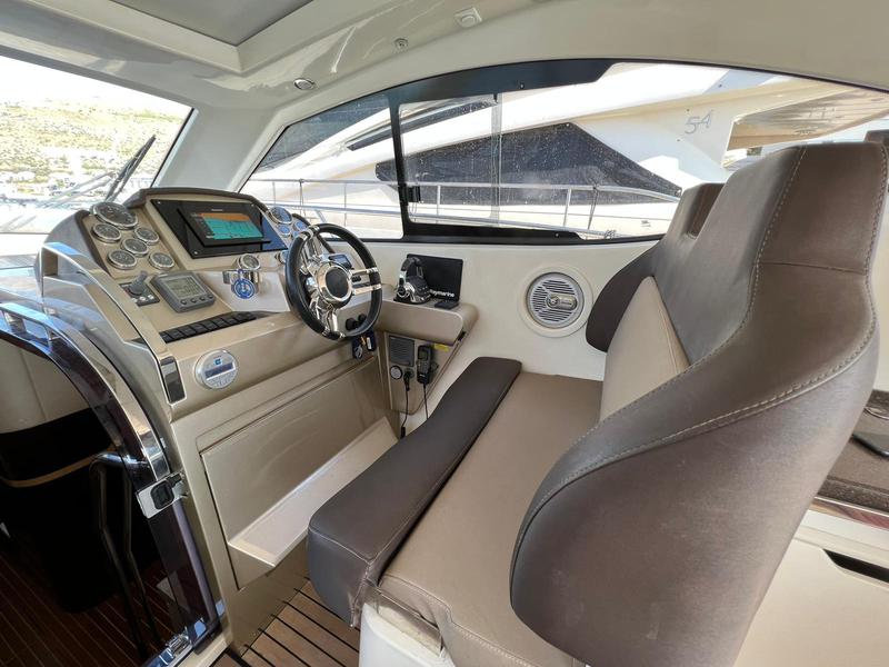 Book yachts online - motorboat - Galeon 385 HTS - Manoli - rent
