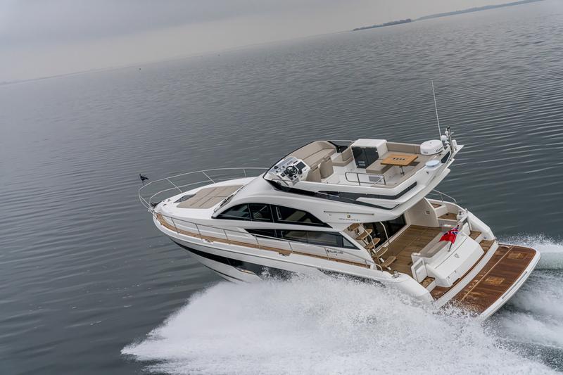 Book yachts online - motorboat - Fairline Squadron 50 - Lady Noble - rent