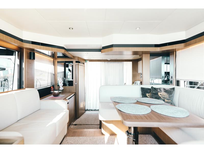 Book yachts online - motorboat - Absolute 50 Fly - Moj Mir - rent