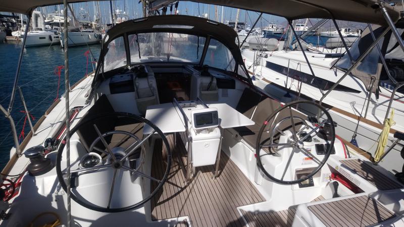 Book yachts online - sailboat - Sun Odyssey 409 - El Greco - new sails 2022 - rent