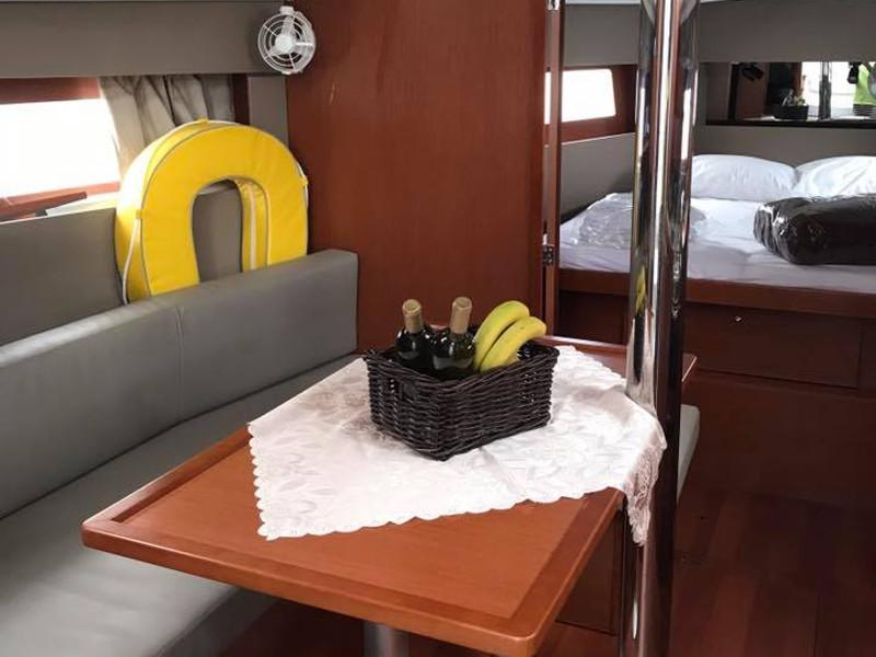 Book yachts online - sailboat - Oceanis 38.1 - Zeus - rent