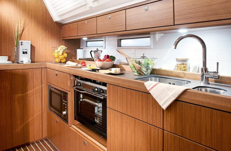 Book yachts online - sailboat - Bavaria Cruiser 46 - Odysseus - rent