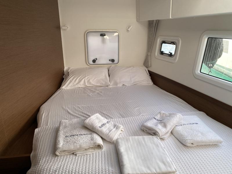Book yachts online - catamaran - Lagoon 42 (A/C, Watermaker, Gen) - ORSA (AC/Gen/W.Maker - rent