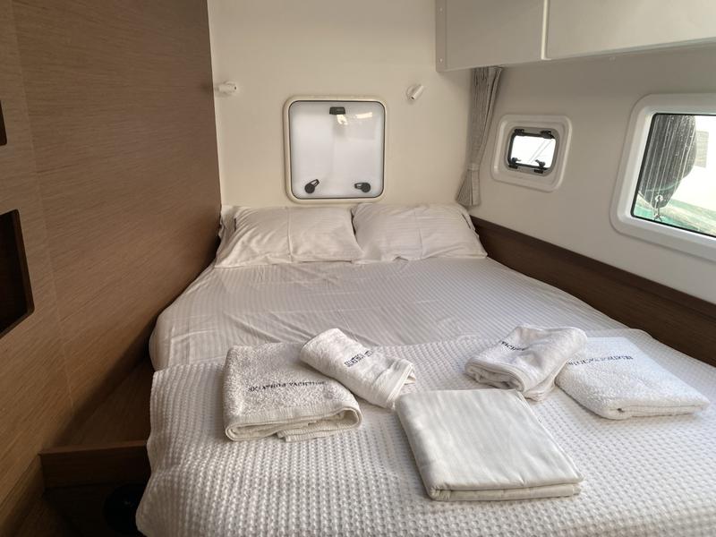 Book yachts online - catamaran - Lagoon 42 (A/C, Watermaker, Gen) - ORSA (AC/Gen/W.Maker - rent