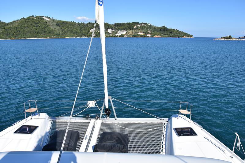 Book yachts online - catamaran - Lagoon 42 (AC, Gen, Watermaker) - ANTEL AC,Gen,W.maker - rent