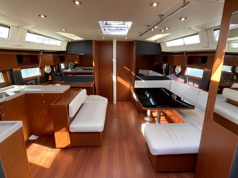 Book yachts online - sailboat - Oceanis 51.1 - Black Swan (A/C - Generator - 12 pax) - rent