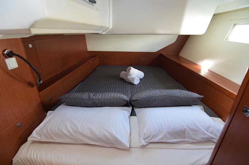 Book yachts online - sailboat - Oceanis 45 - Aida (Refit 2019) - rent