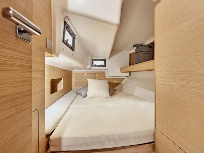 Book yachts online - sailboat - Elan E4 - Lucky - rent
