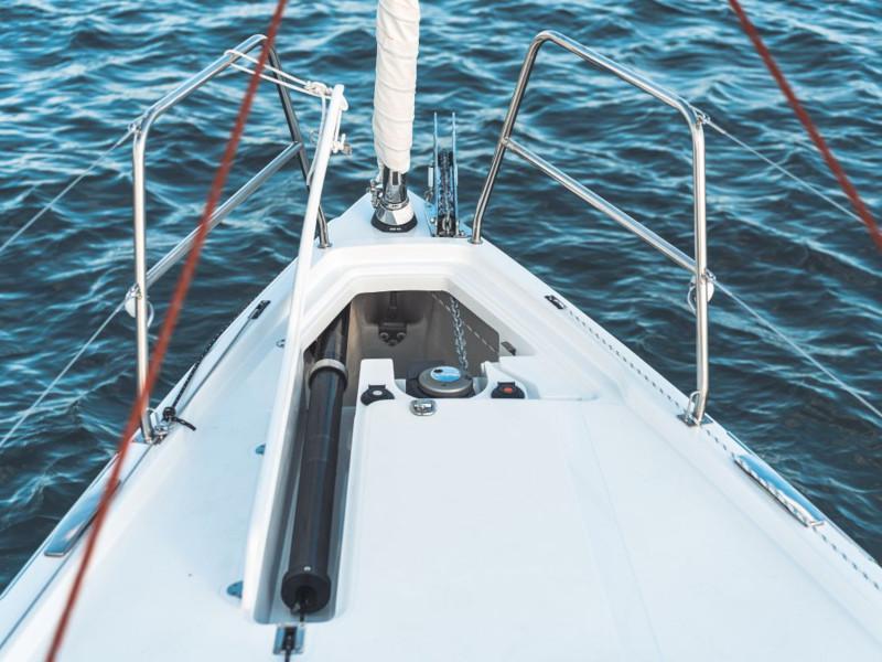 Book yachts online - sailboat - Elan E4 - Shark - rent