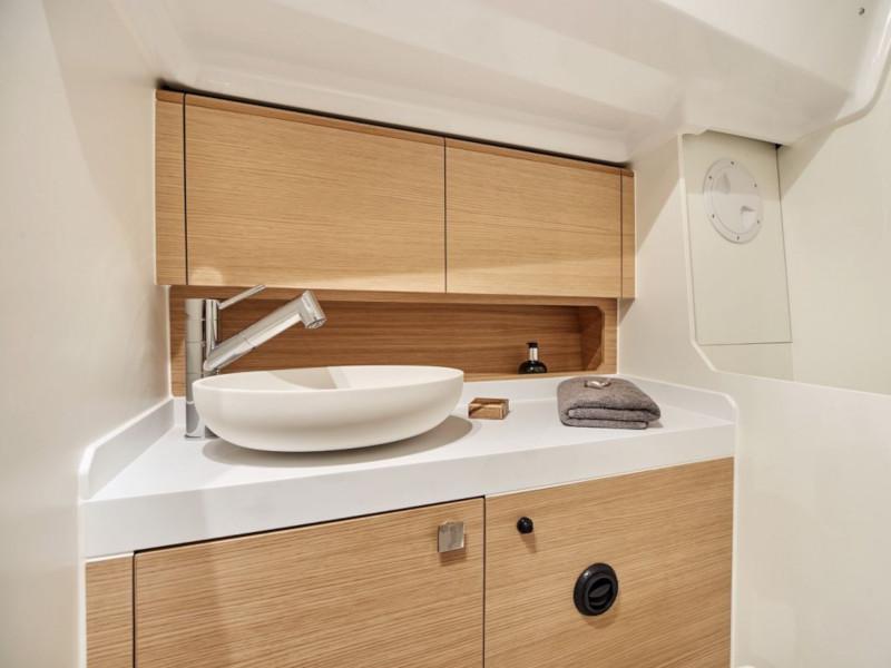 Book yachts online - sailboat - Elan E4 - Dolphin - rent