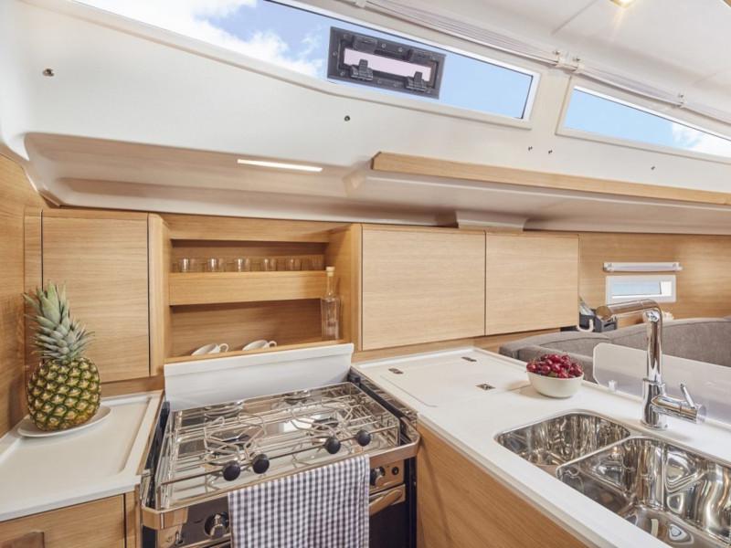Book yachts online - sailboat - Elan E4 - Helena - rent