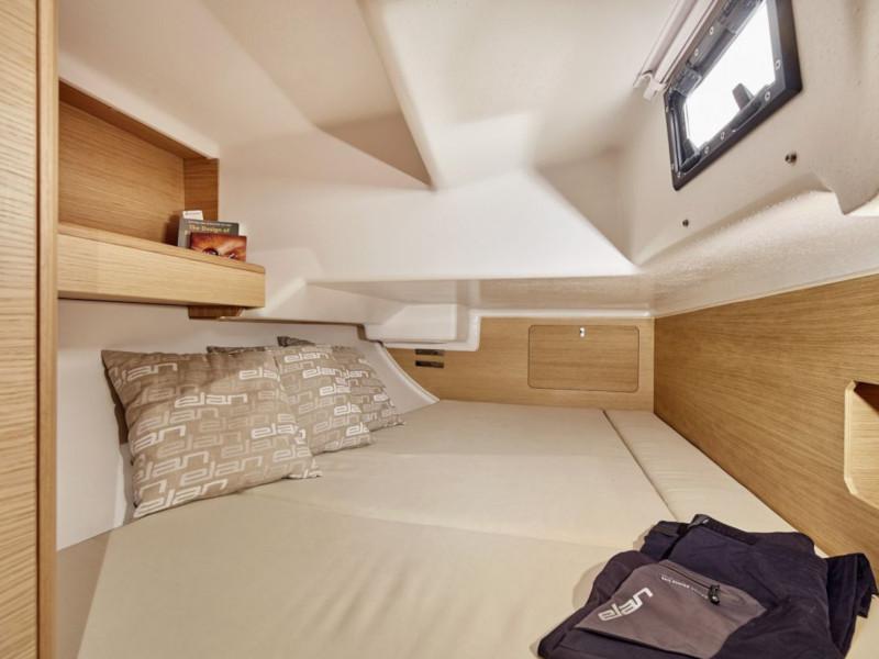 Book yachts online - sailboat - Elan E4 - Helena - rent