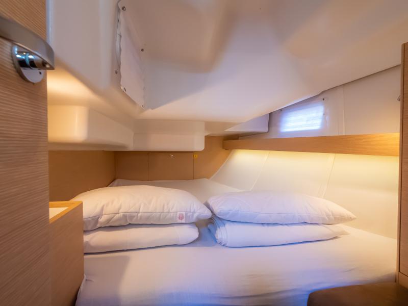 Book yachts online - sailboat - Elan 40 Impression - Mona - rent