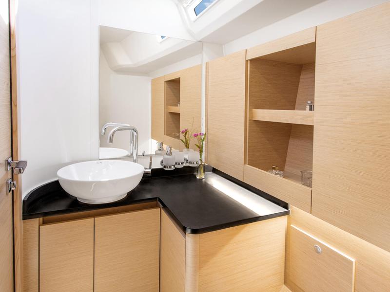 Book yachts online - sailboat - Hanse 588 - JOANNA - rent