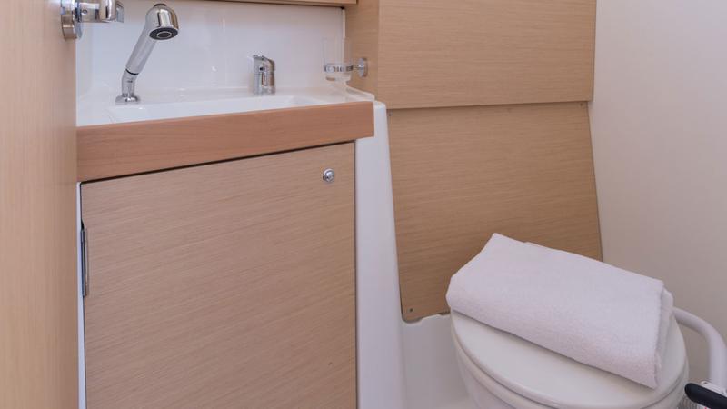 Book yachts online - sailboat - Oceanis 38.1 - Tena - rent