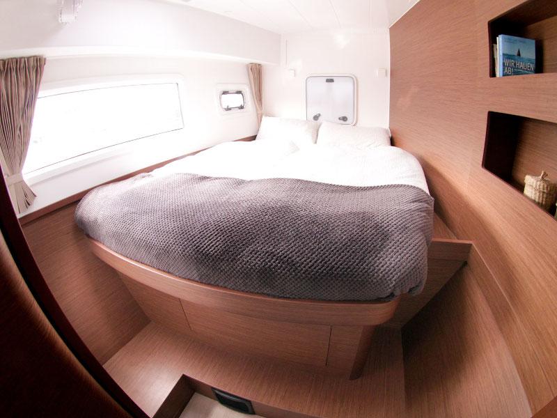 Book yachts online - catamaran - Lagoon 42 - 3 cab - Titus - rent