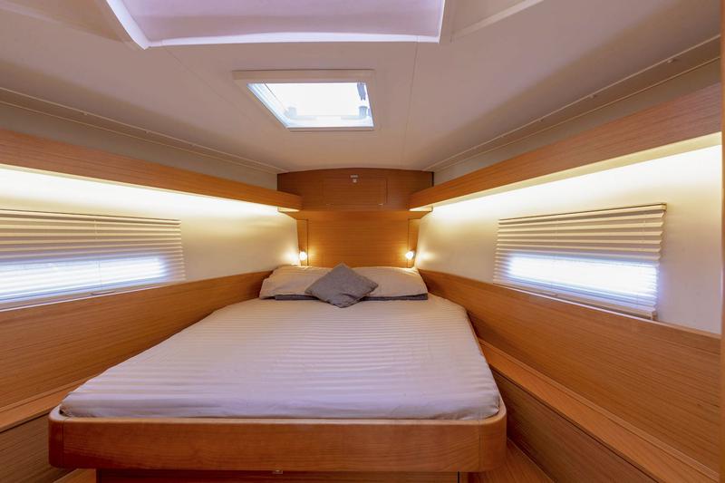Book yachts online - sailboat - Dufour 430 - WHISKY - rent