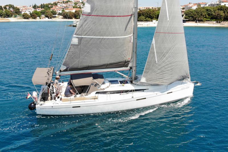 Book yachts online - sailboat - Dehler 42 - Vivid - rent