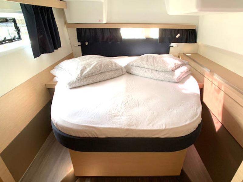 Book yachts online - catamaran - Lucia 40 - 3 cab - Idefix - rent