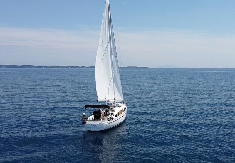 Book yachts online - sailboat - Bavaria Cruiser 41 - Raven - rent