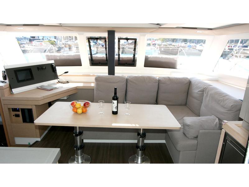 Book yachts online - catamaran - Lucia 40 - Luna Rossa II - rent