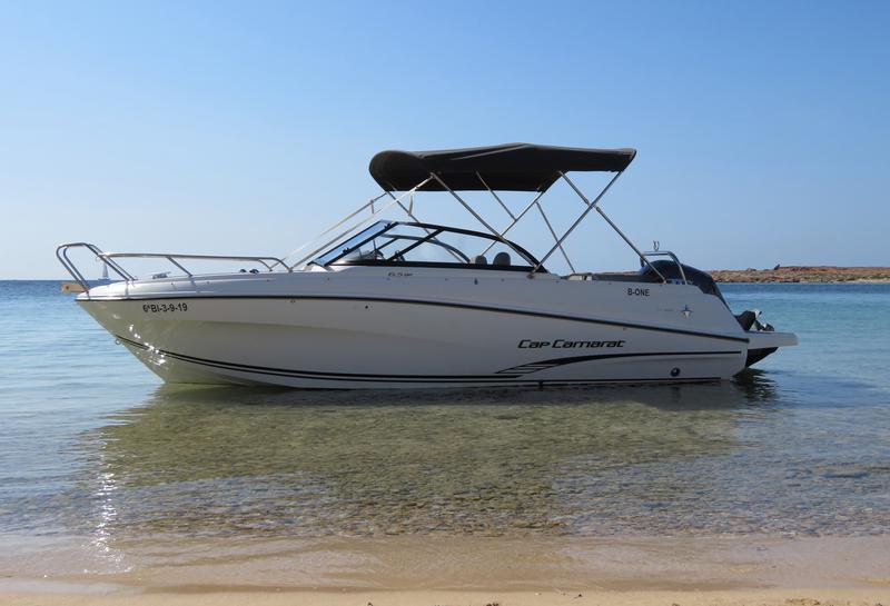 Book yachts online - motorboat - Cap Camarat 6.5 BR - B-One - rent
