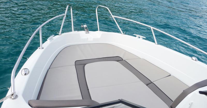 Book yachts online - motorboat - Cap Camarat 6.5 BR - B-One - rent