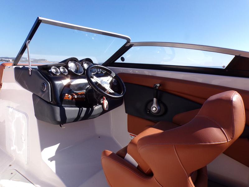 Book yachts online - motorboat - Glastron GT 245 - Blue Dream - rent