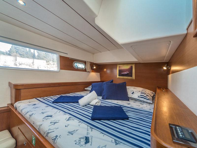 Book yachts online - catamaran - Lagoon 570 Mala - Top crew-unique experience - rent