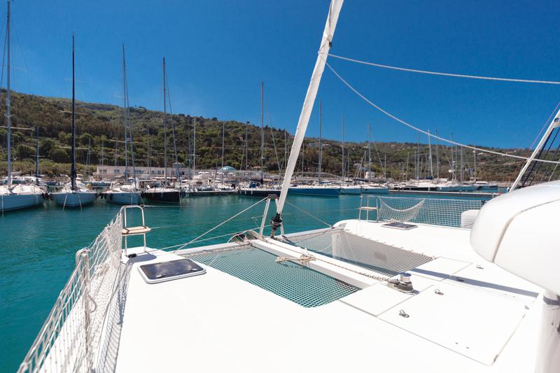 Book yachts online - catamaran - Lagoon 42 - SHARANDA - rent