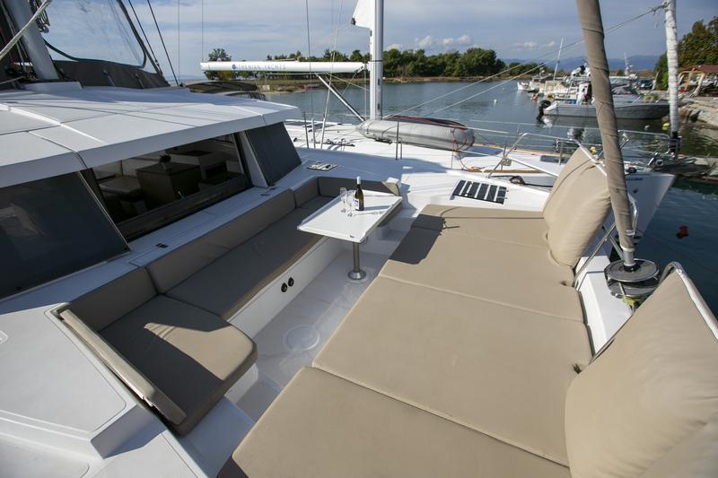 Book yachts online - catamaran - Bali 4.0 - Blue Dream II - rent