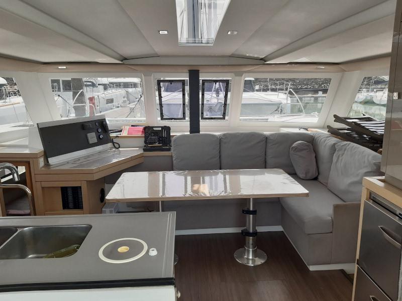 Book yachts online - catamaran - Lucia 40 - Rhum marin - rent
